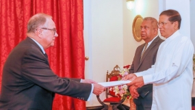 නව තානාපතිවරුන් සහ මහකොමසාරිස්වරුන් අක්‍ත්‍ර පත්‍ර භාර දෙති