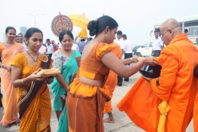 සම්බුද්ධාලෝක විහාරස්ථානයේ පිණ්ඩපාත චාරිකාව