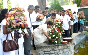 බුදු සසුනේ අභිවෘද්ධියට කැපවූවන්ට පුෂ්පෝපහාර පිදෙයි