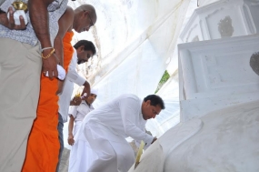 චන්ද්‍රසේල පිරිවෙනේ ධාතු හා නිධන් වස්තු තැන්පත් කිරීම