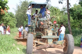 මැදවච්චිය අතුරු මාර්ග පිළිසකර කෙරේ