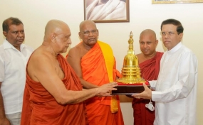 ලොස් ඇන්ජලීස් චෛත්‍යයේ නිධන් කෙරෙන ධාතුන් වහන්සේලා භාර කෙරේ