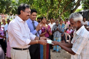 එදා වී විකුණාගන්න බැරිව අවුරුදු දෙකක් ගෙදර තියා ගත්තා