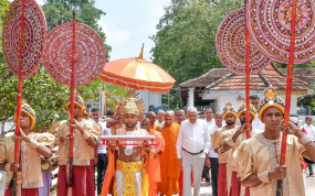 අභිනව පදවිවලින් පිදුම් ලද පූජ්‍ය මහරගම නන්ද නාහිමිපාණන් වහන්සේට ශ්‍රී සන්නස් පත්‍ර පිළිගැන්වීම ජනපති සහභාගීත්වයෙන්