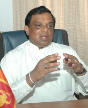 නිදහස් අධ්‍යාපනය වැනසීමට ධවල පත්‍රිකා ගෙනා අයට නිදහස් අධ්‍යාපනය ගැන කතා කිරීමේ අයිතියක් නැහැ