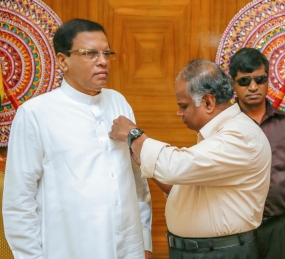 සුදු සැරයටි  දින ප්‍රථම කොඩිය ජනපතිට පළදවයි