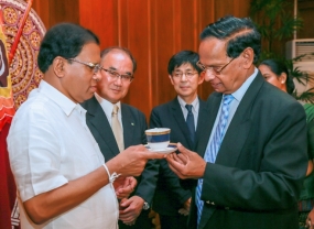 නොරිටාකේ පෝසිලේන් සමාගමේ නවතම නිෂ්පාදනයේ පළමු කට්ටලය ජනපතිට