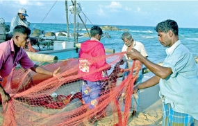 ධීවර ප්‍රජාව මුල් කරගත් සර්ව අාගමික වැඩසටහන් රැසක් අද දිවයින පුරා