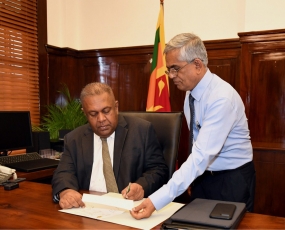 නව මුදල් හා ජනමාධ්‍ය අමාත්‍යවරයා වැඩ අරඹයි