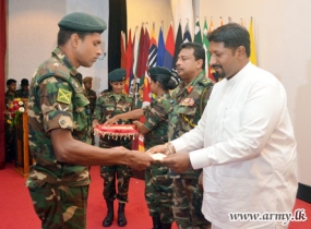 දෙමළ භාෂා පාඨමාලාව හැදෑරූ  ආරක්ෂක සේනා මූලස්ථානයන් හි පාඨමාලාලාභීන් සඳහා  සහතිකපත්‍ර බෙදාදෙයි