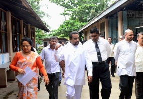 අගමැති විද්‍යාලයට වේදිකාවක් සහිත ප්‍රධාන ශාලාවක්