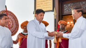 අලුත් අවුරුදු නැකැත් සීට්ටුව චාරිත්‍රානුකූලව ජනපතිට පිළිගන්වයි