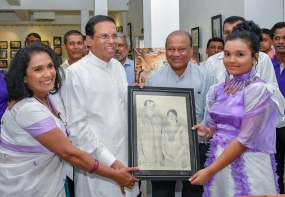 සමින්ද්‍යා දේවින්දි තිරිමාන්න දැරියගේ ,මනැස් සේයා, ඒක පුද්ගල චිත්‍ර ප්‍රදර්ශනය ජනපති අතින් විවෘත කෙරේ ....